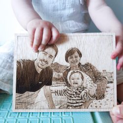 engraved-family-photo